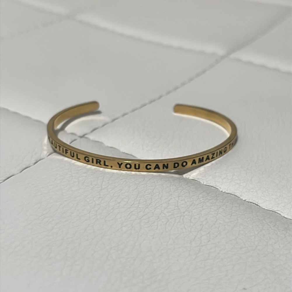 Mantra by Mantraband bangle
“Beautiful girl, you can do amazing things”